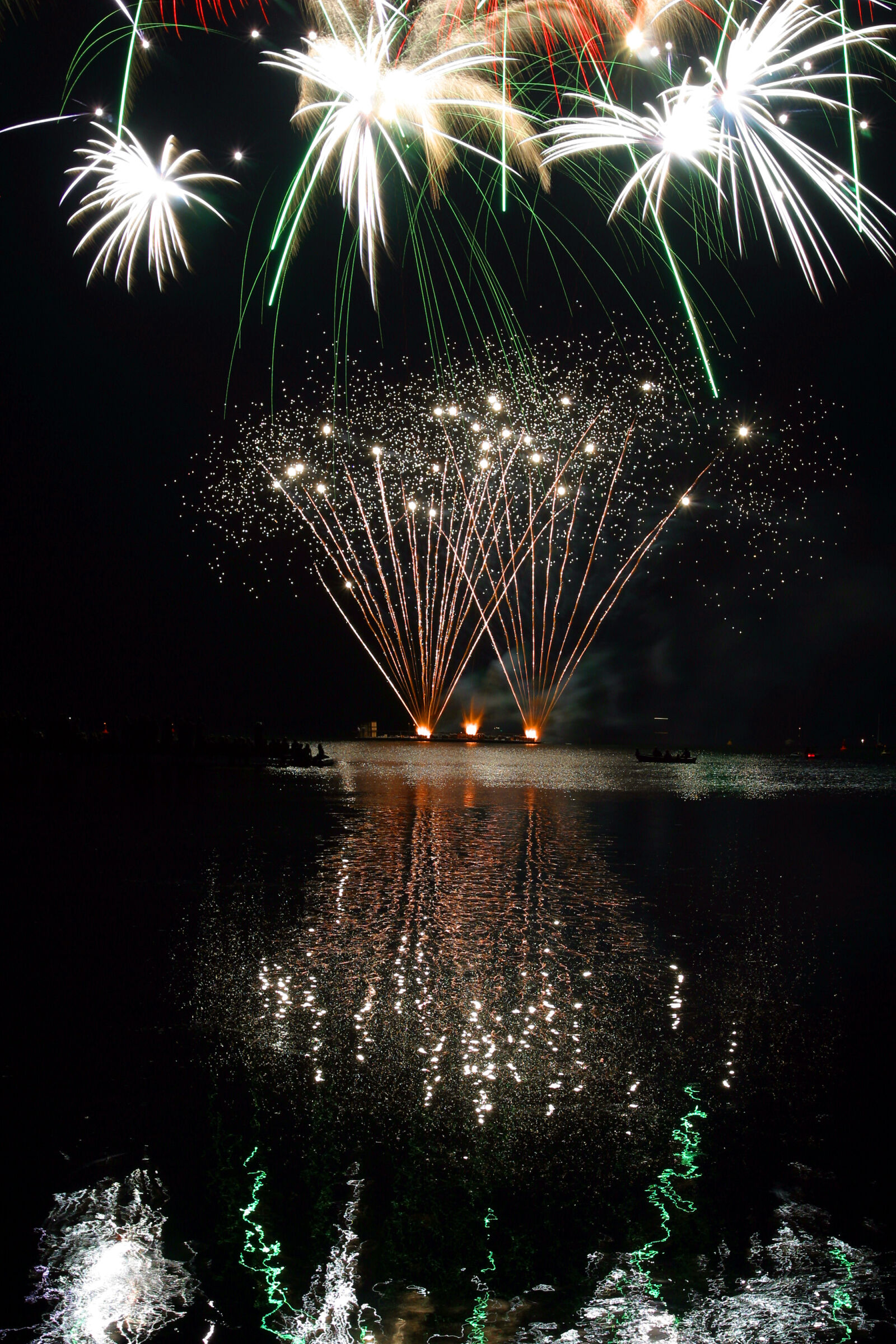 Canon EOS D60 sample photo. Firework photography