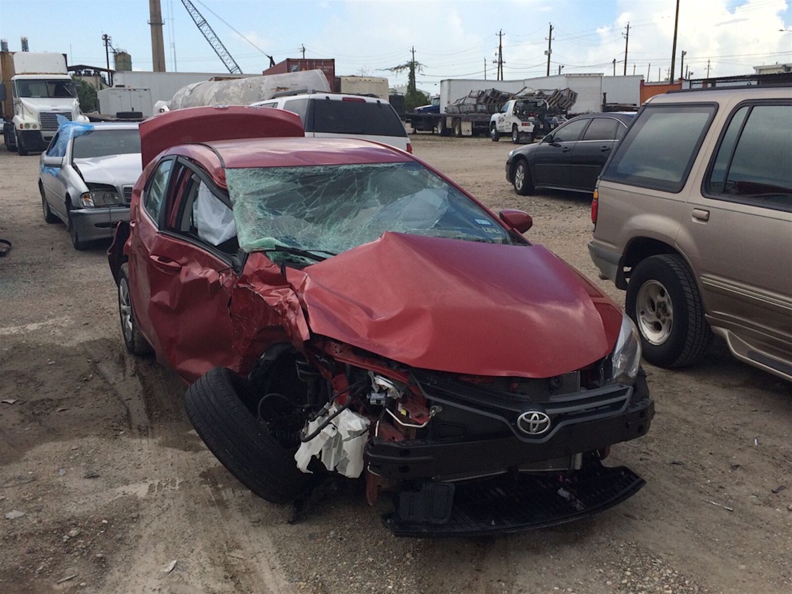 iPhone 5s back camera 4.15mm f/2.2 sample photo. Car wreck, accident, vehicle photography