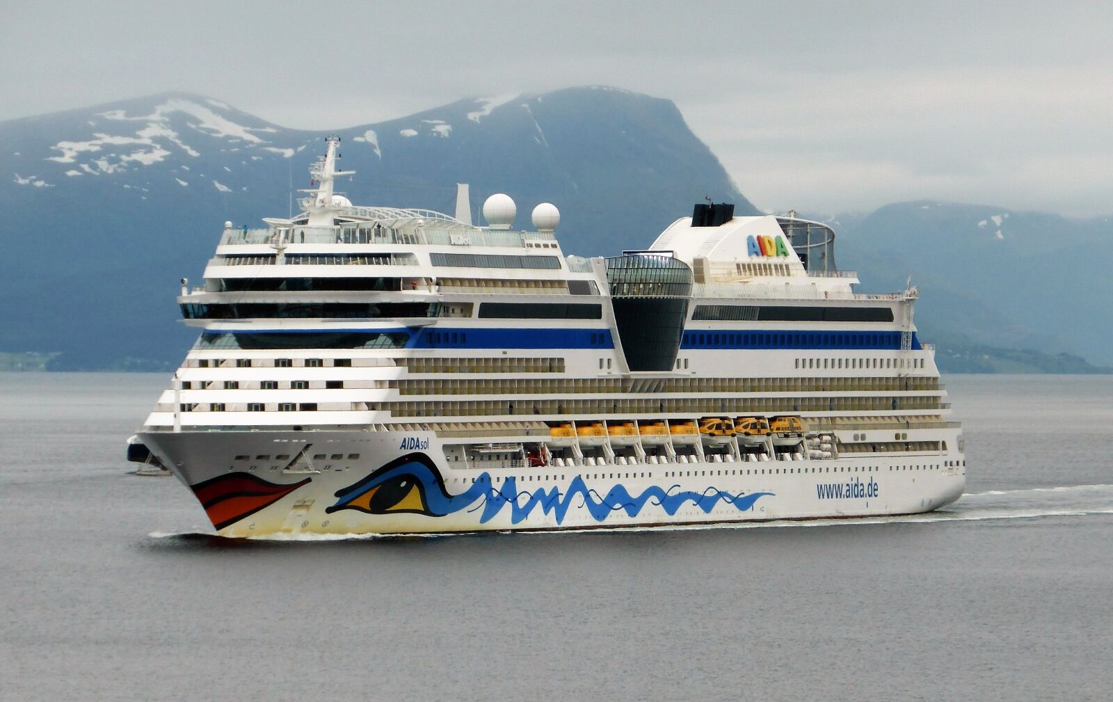 Panasonic Lumix DMC-ZS30 (Lumix DMC-TZ40) sample photo. Cruise boat, fjord, norway photography