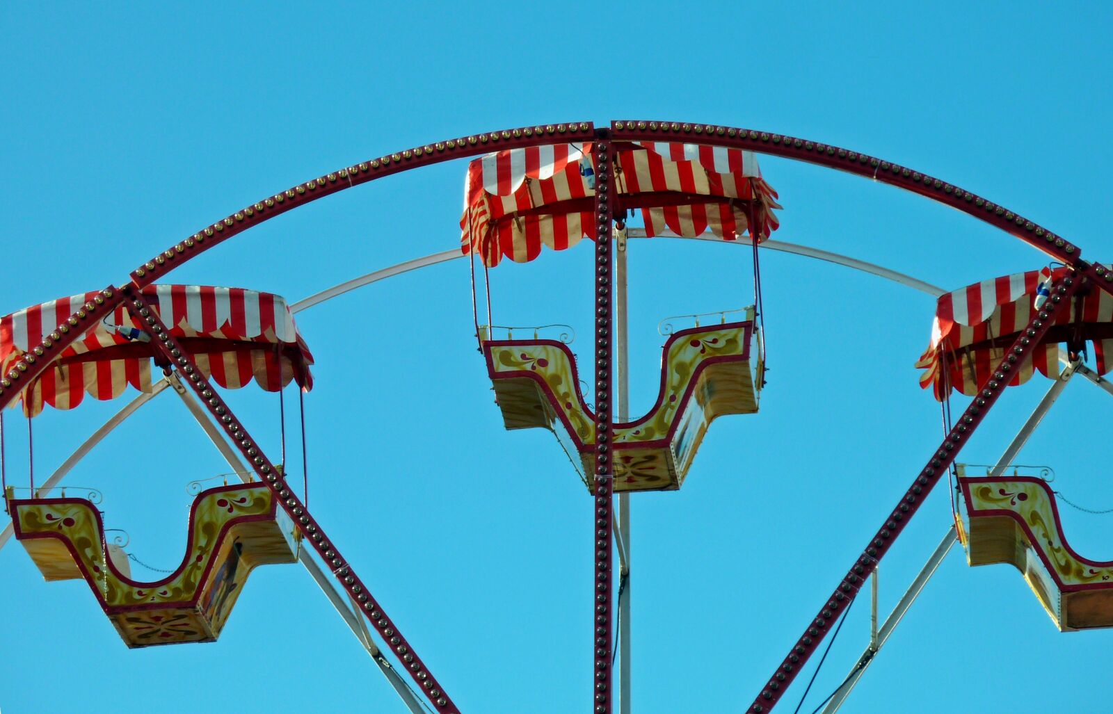 Panasonic DMC-TZ7 sample photo. Carousel, chain carousel, fair photography
