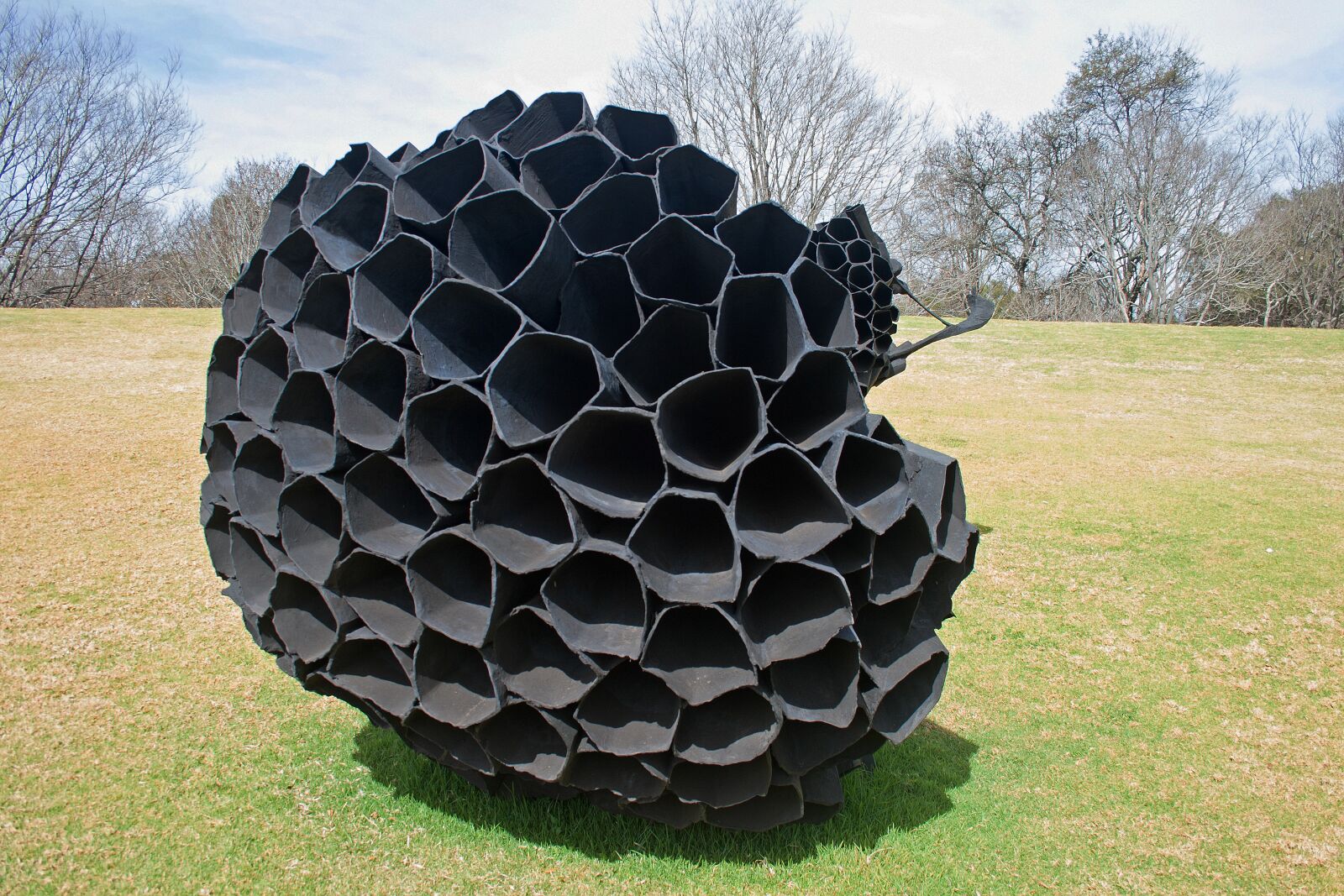 Canon EF-S 18-55mm F3.5-5.6 II sample photo. Sculpture, modern, detail photography