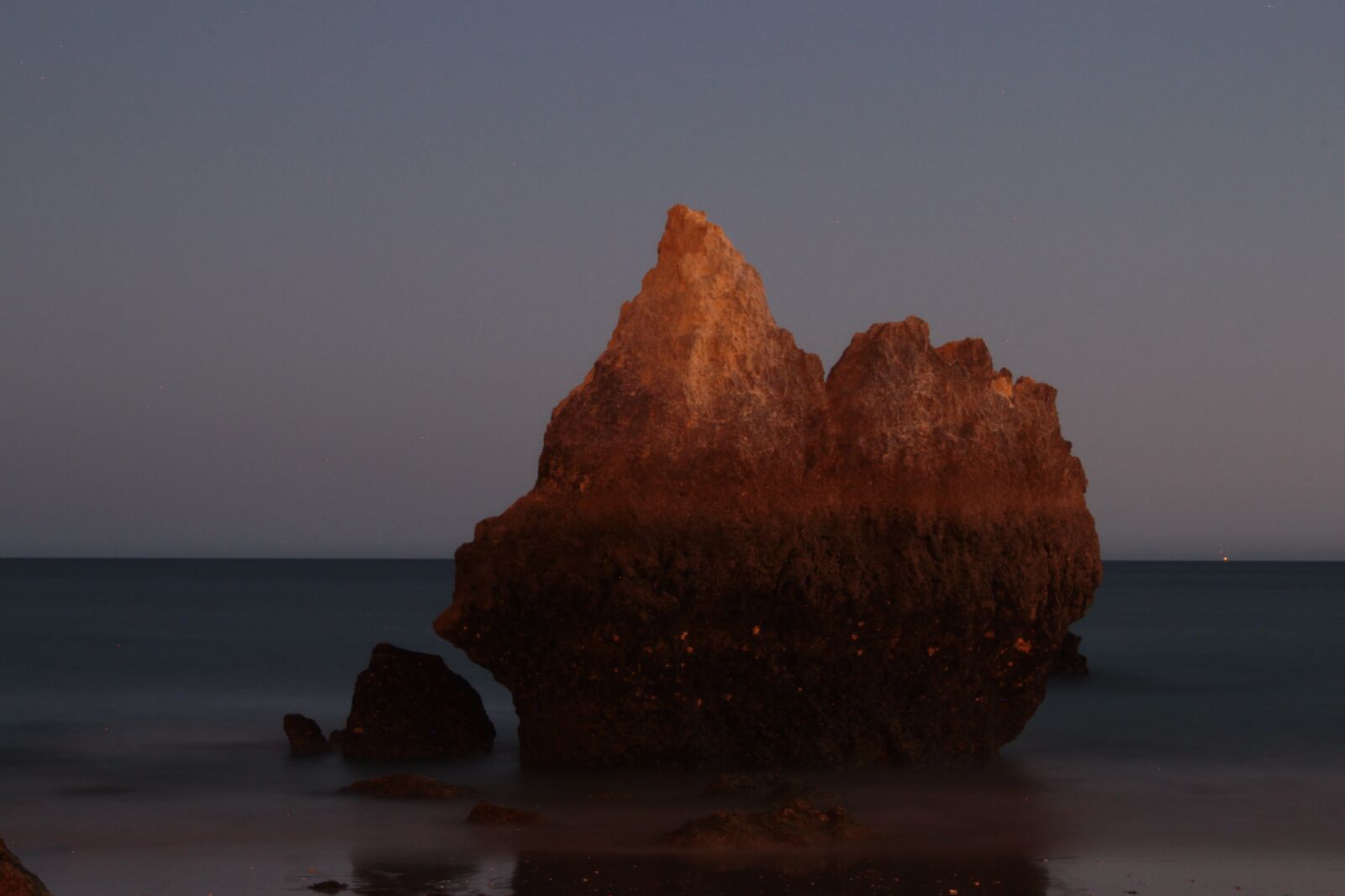 Canon EOS 500D (EOS Rebel T1i / EOS Kiss X3) sample photo. Day and night, twilight photography