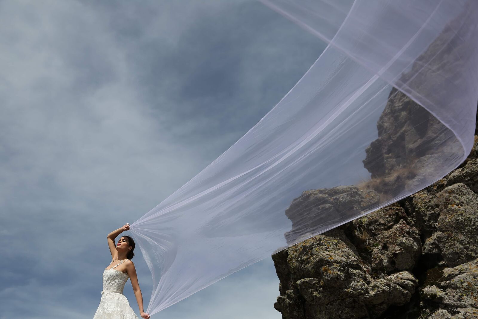 Canon EF 24-105mm F4L IS USM sample photo. Bride, sunshine, gorgeous, hiking photography