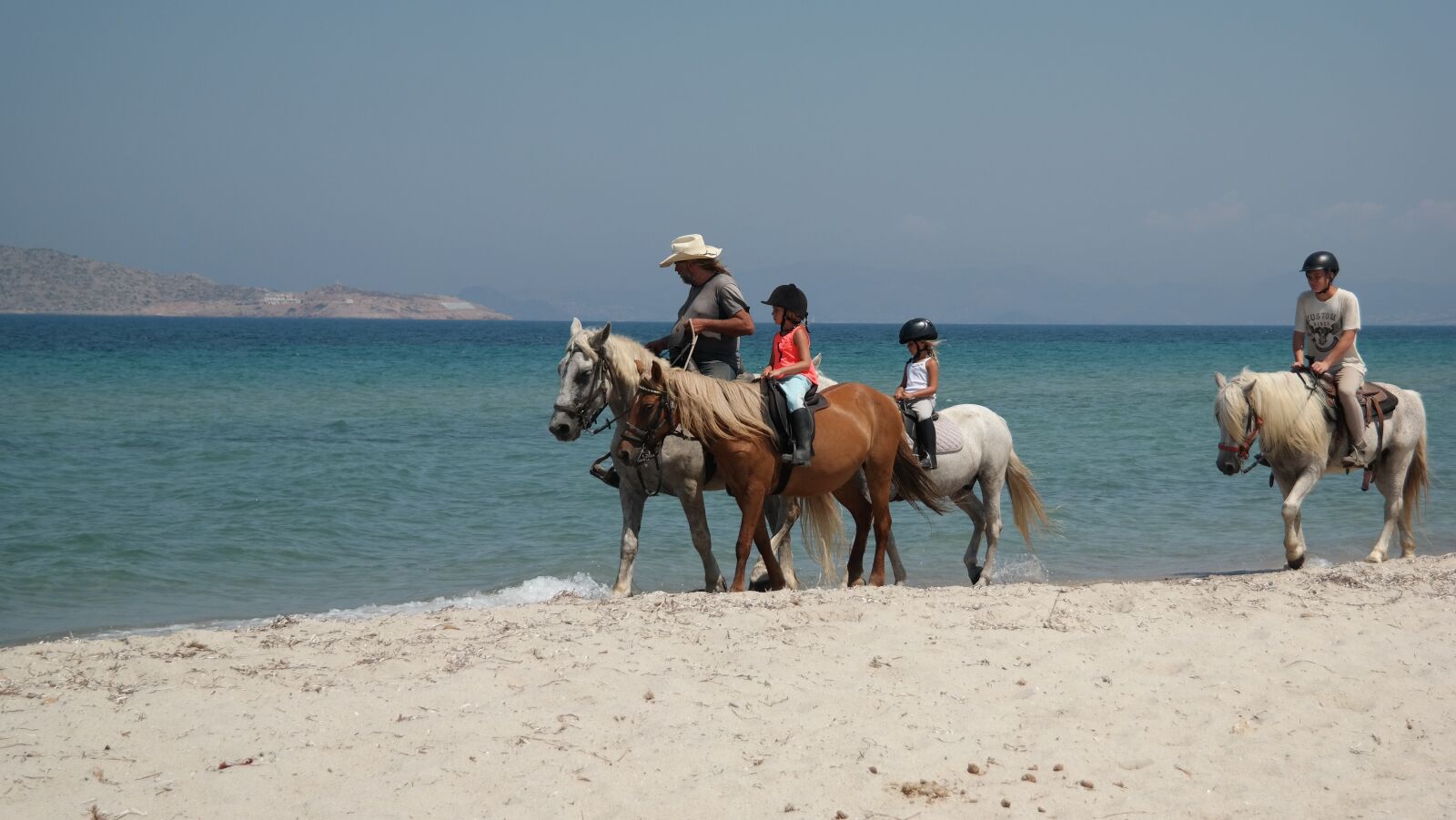 Samsung NX300 sample photo. Horses, people, beach photography