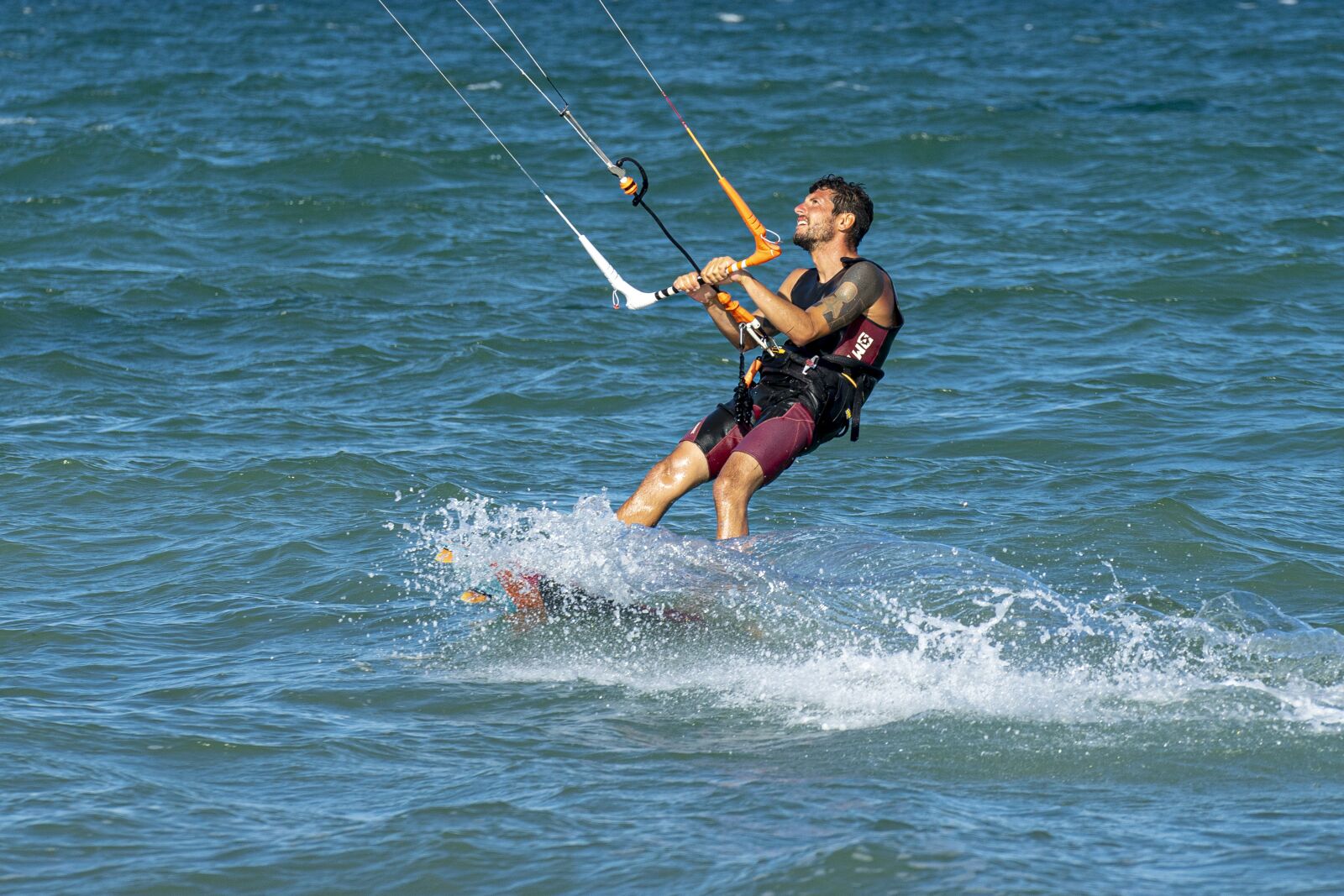 Sony a7 II + Sony FE 70-200mm F4 G OSS sample photo. Kite, surf, extreme photography