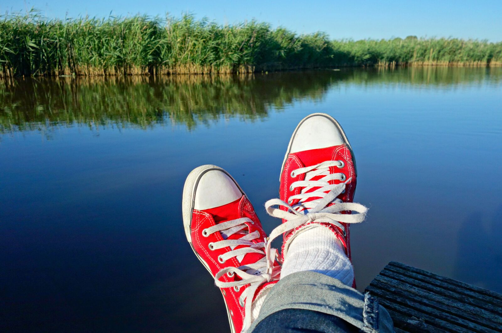 Sony Cyber-shot DSC-RX100 sample photo. Feet, sneakers, shoes photography