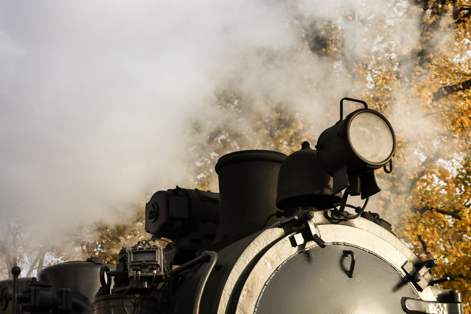 Canon EOS M100 + Canon EF-M 55-200mm F4.5-6.3 IS STM sample photo. Steam locomotive, antique, nostalgia photography