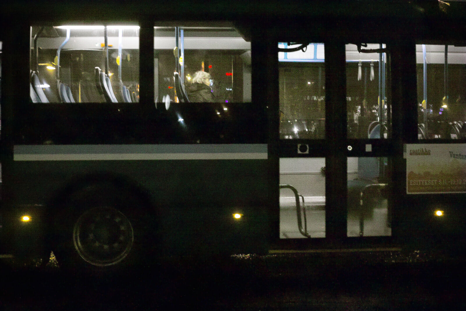Sigma dp2 Quattro sample photo. Bus of noise photography
