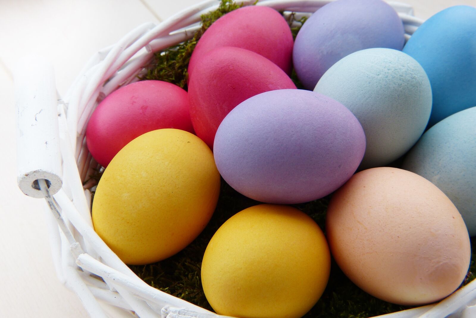 Panasonic Lumix DMC-FZ150 sample photo. Easter eggs, colorful, natural photography
