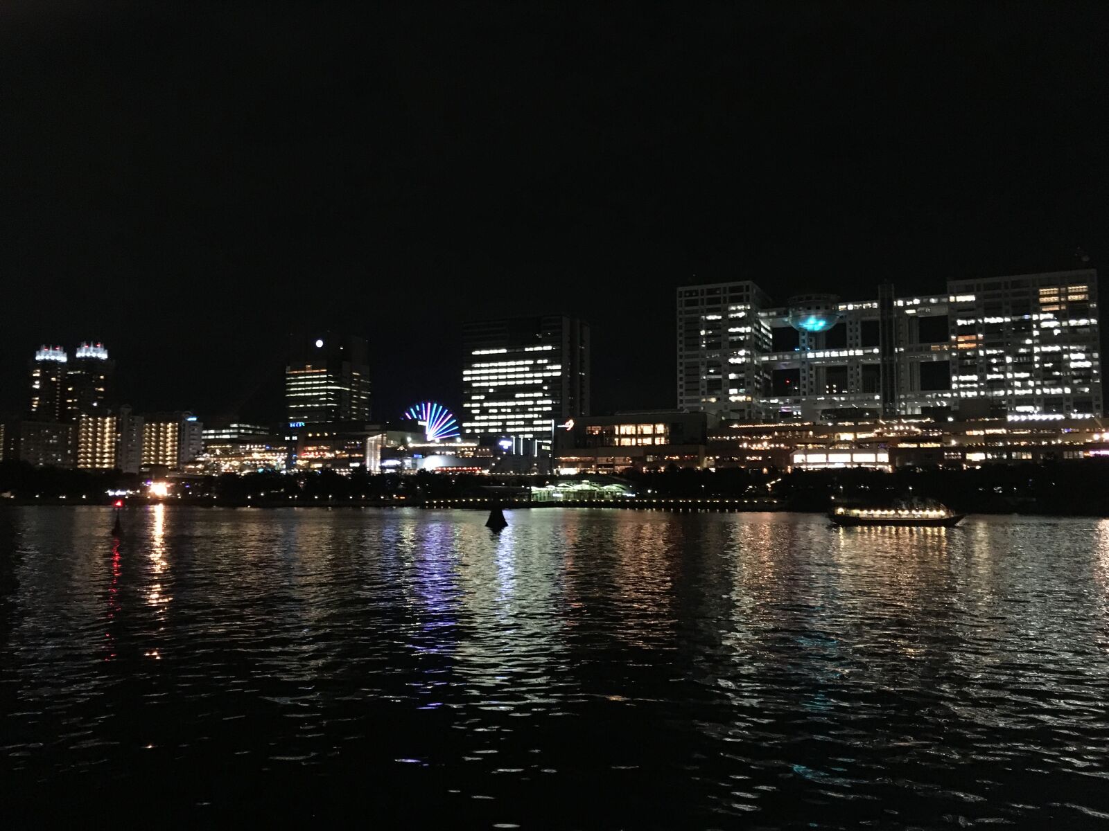 iPhone SE back camera 4.15mm f/2.2 sample photo. Tokyo, harbor photography