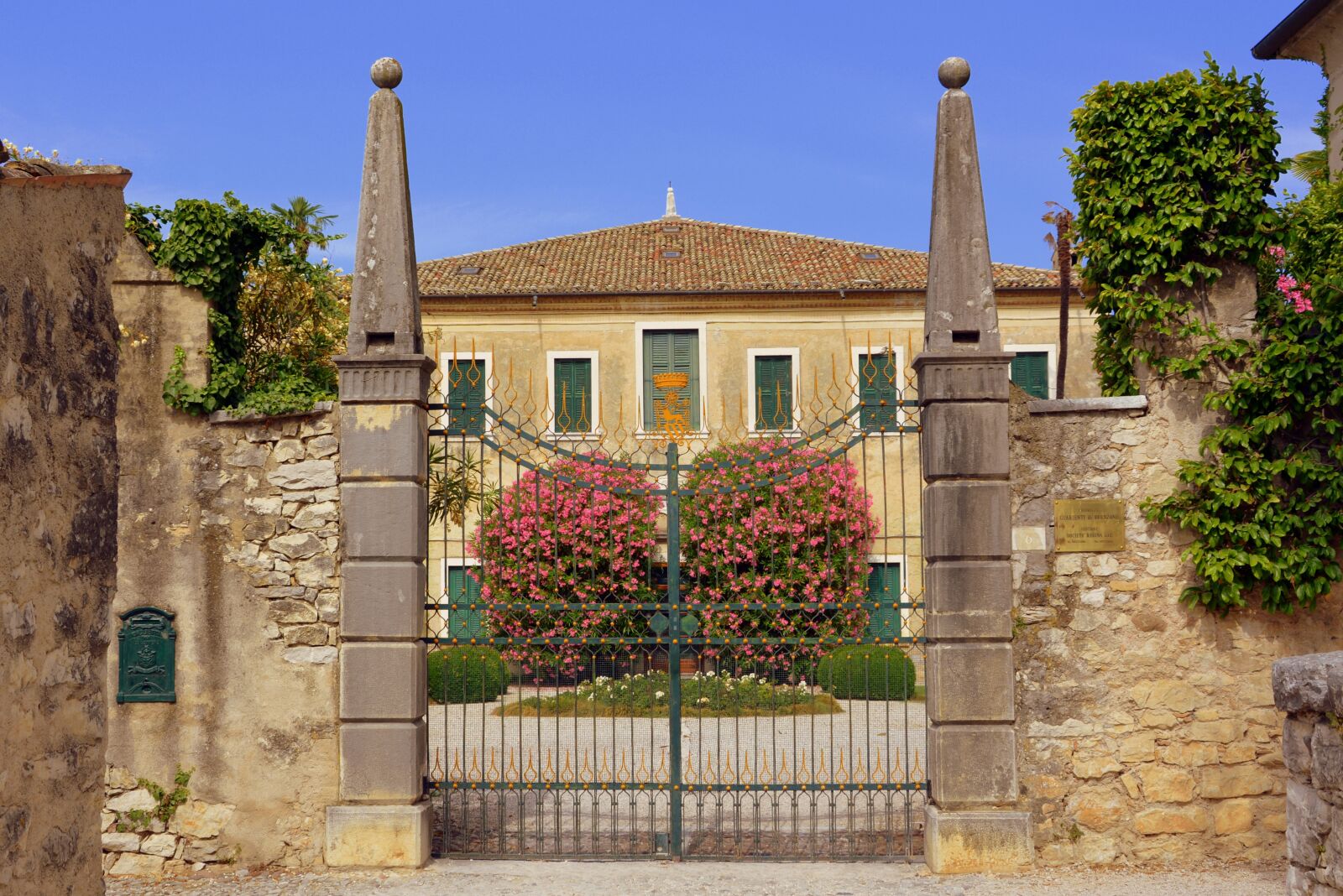 Nikon D7100 sample photo. Villa, entry, gate photography