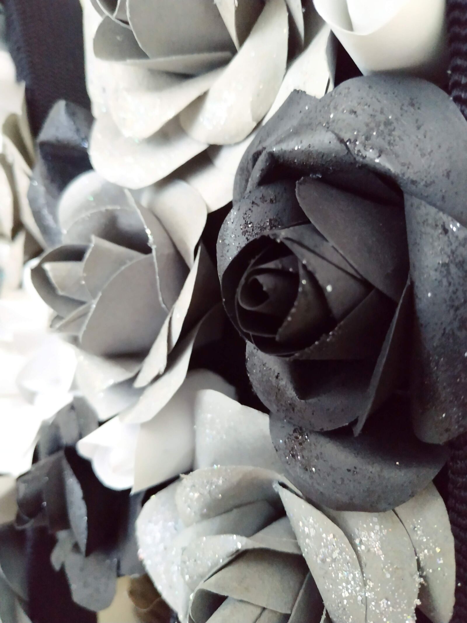 Xiaomi Redmi Note 5 sample photo. Paper, rose, black and photography