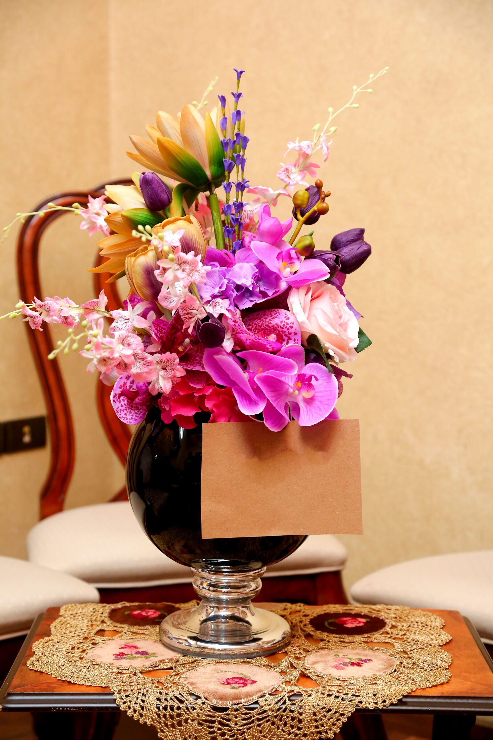 Canon EOS 5D Mark III sample photo. Flower with blanc card photography