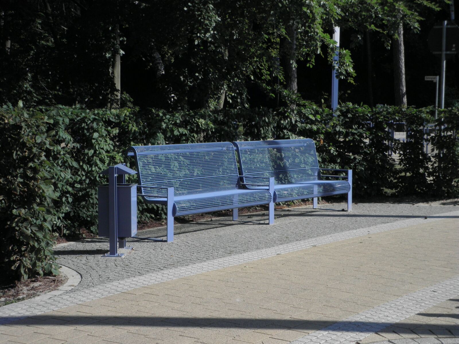 Olympus FE4010,X930 sample photo. Bank, bench, metal photography