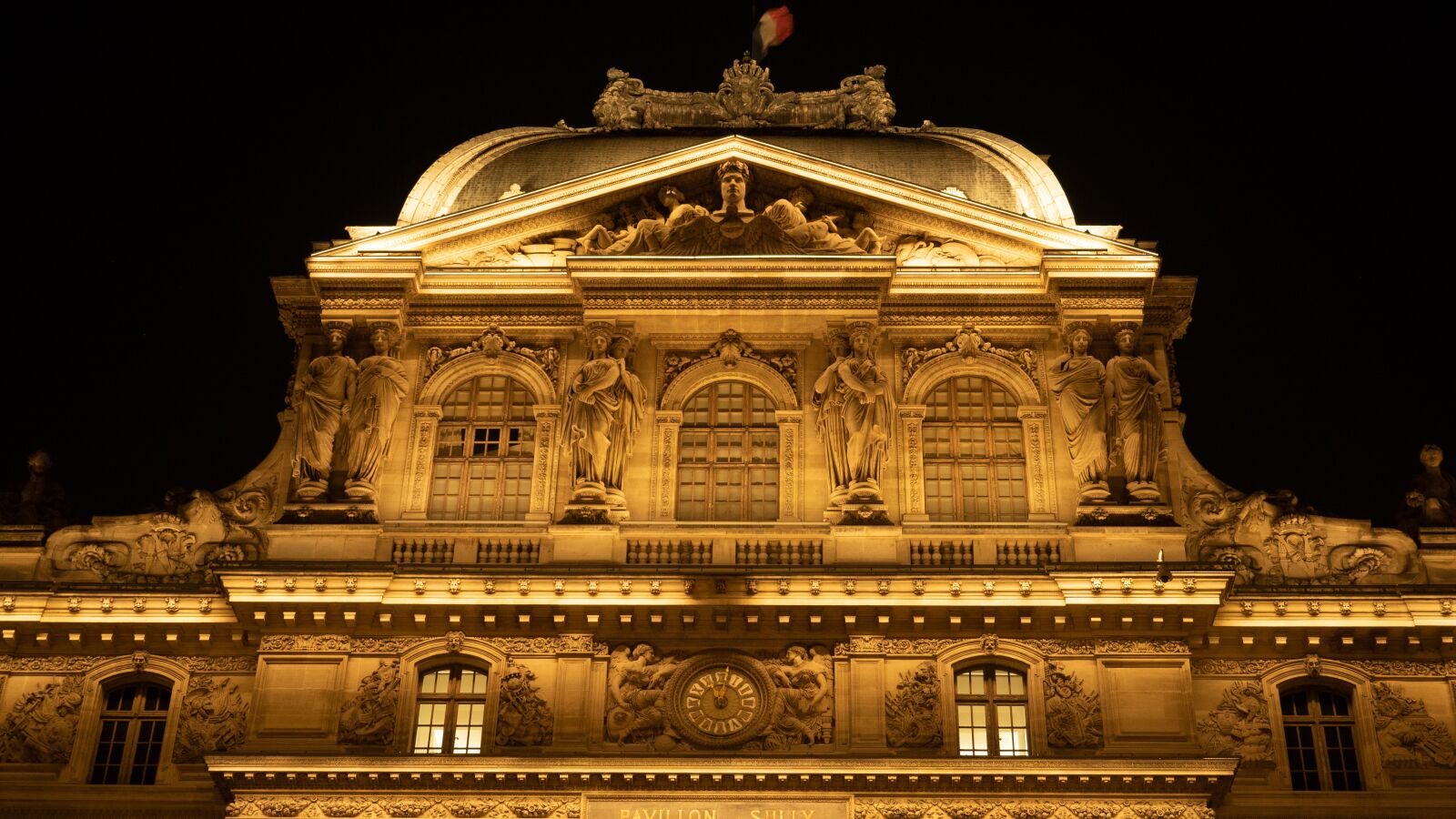 Olympus OM-D E-M5 II + Olympus M.Zuiko Digital ED 12-40mm F2.8 Pro sample photo. France, paris, night photography