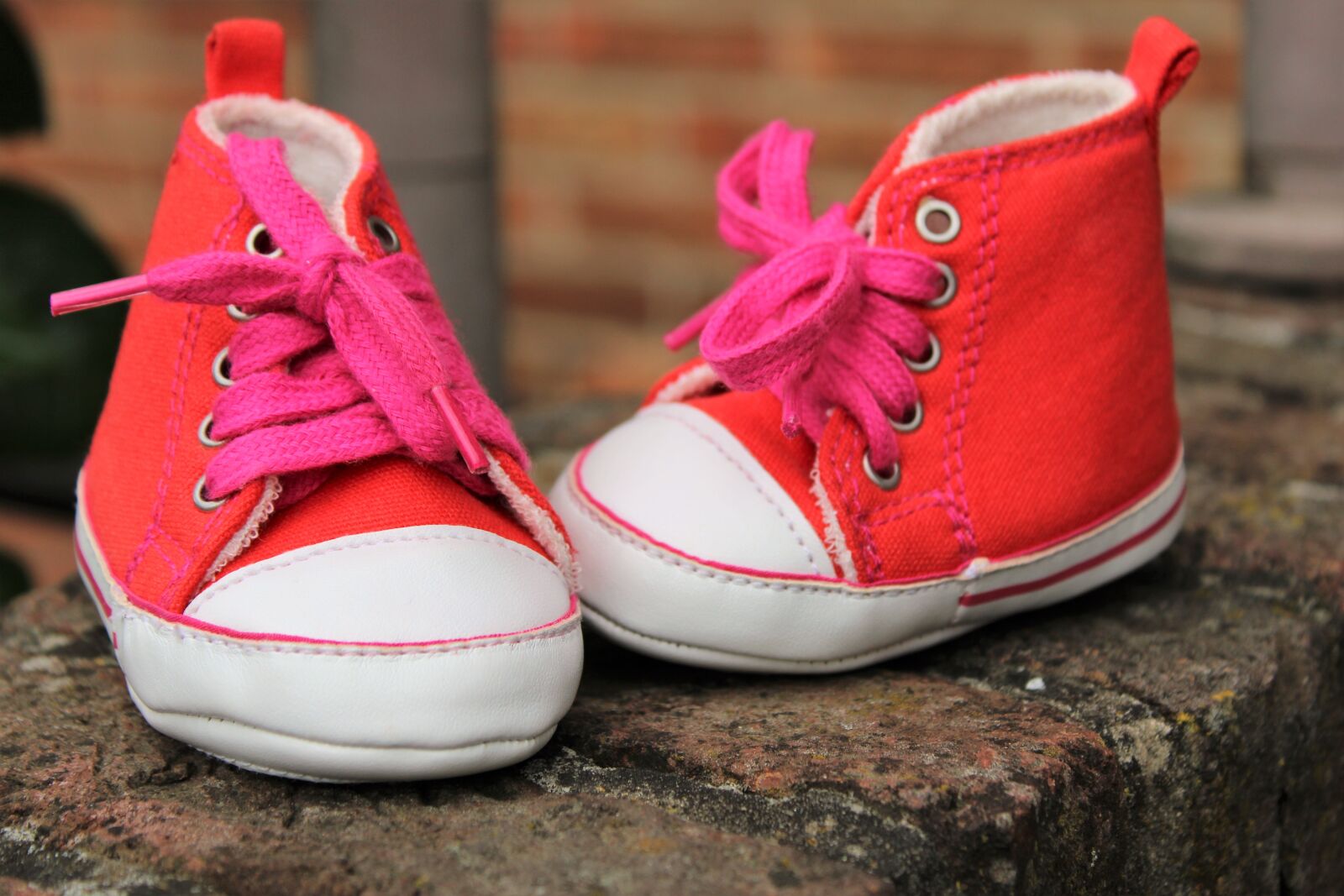 Canon EOS 2000D (EOS Rebel T7 / EOS Kiss X90 / EOS 1500D) sample photo. Baby shoes, girl, charming photography