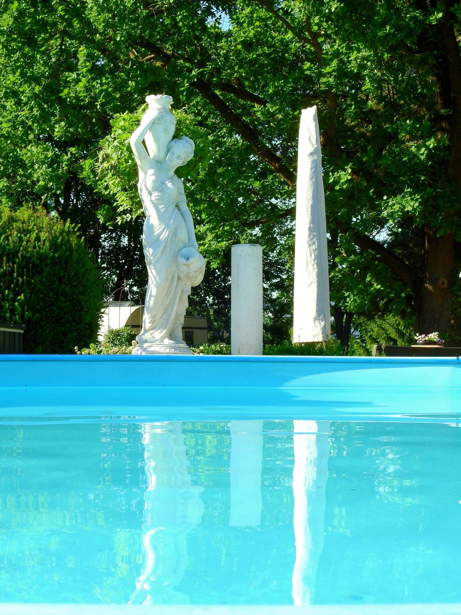Nikon Coolpix P900 sample photo. Water, swimming pool, pool photography