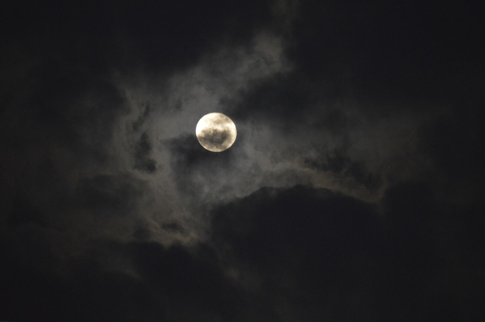 Nikon D3200 sample photo. Moon, moonlight, earth hour photography