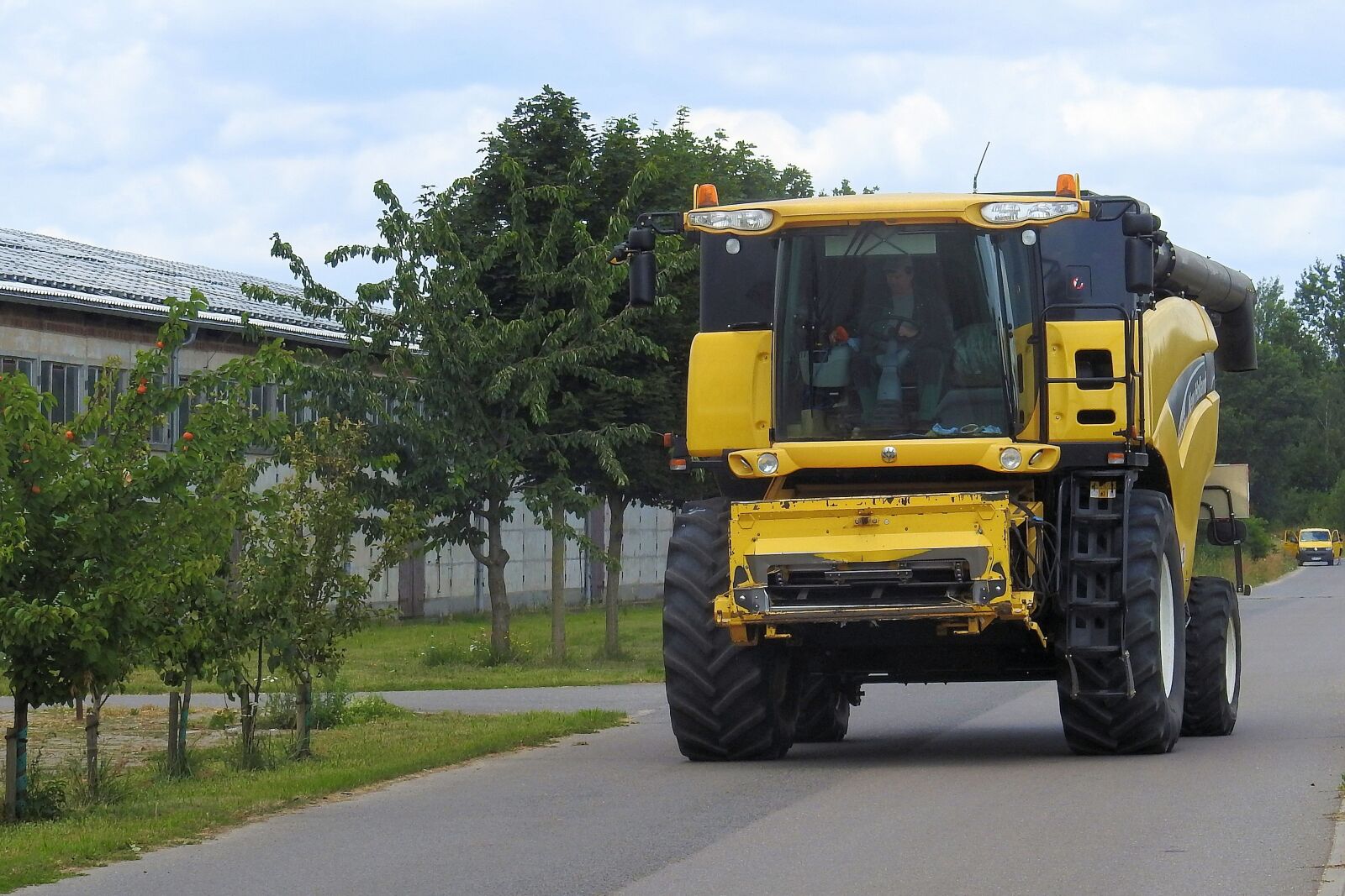 Nikon Coolpix P900 sample photo. Combine harvester, harvester, agriculture photography