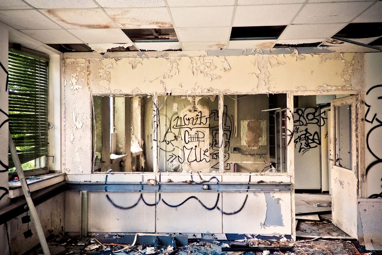 Olympus OM-D E-M10 sample photo. Lost places, pforphoto, abandoned photography