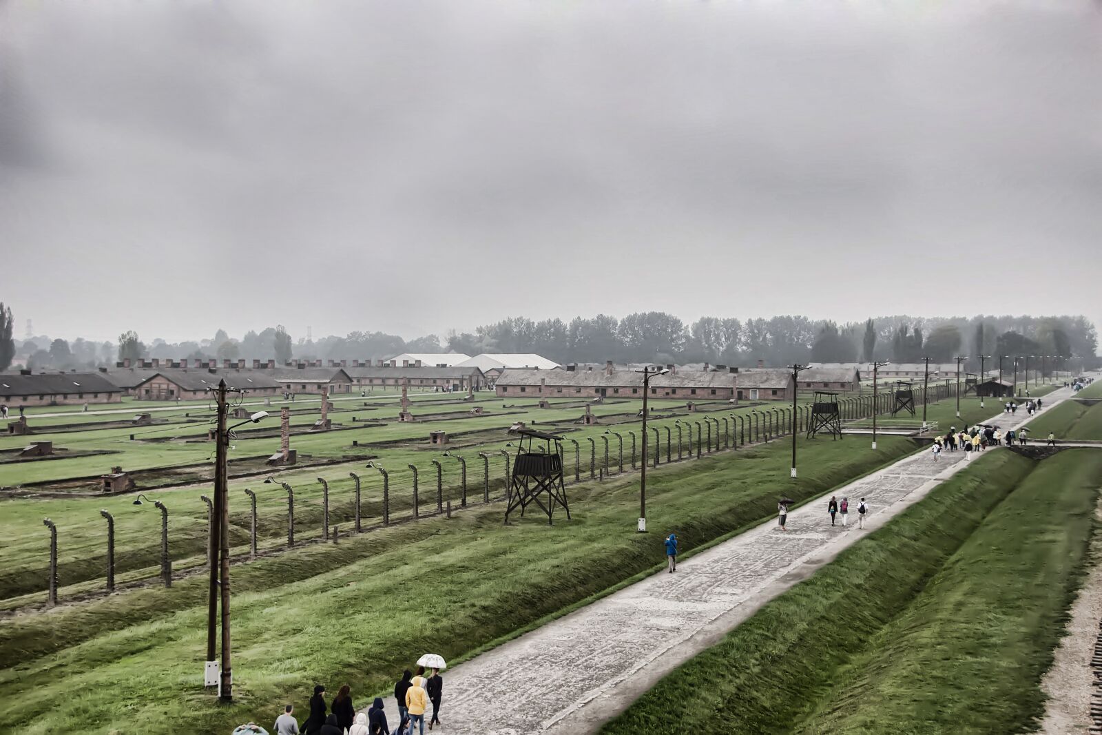 Canon EOS 600D (Rebel EOS T3i / EOS Kiss X5) sample photo. Auschwitz 2, brezinka, auschwitz photography