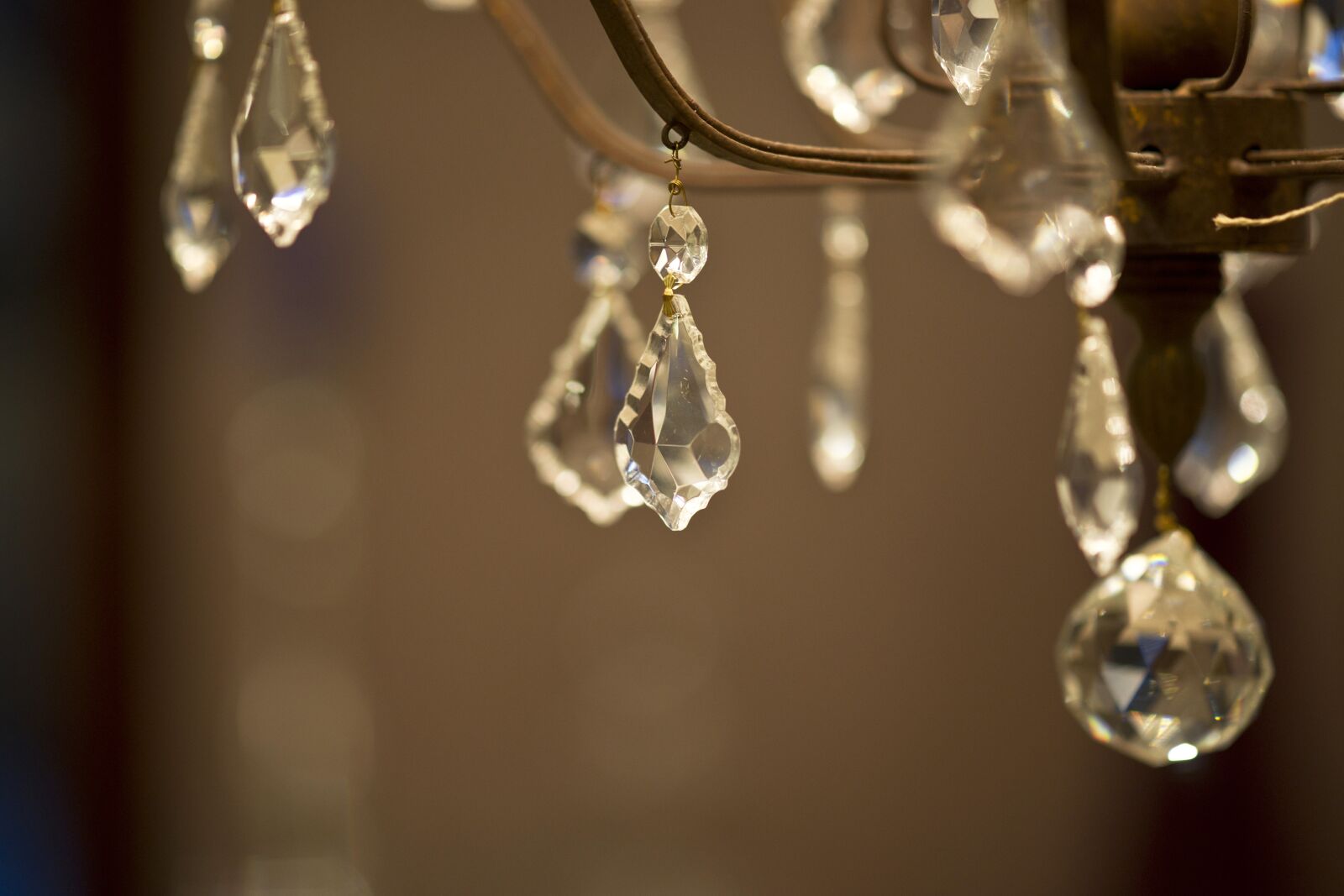 Sony Alpha DSLR-A850 sample photo. Chandelier, light, old photography