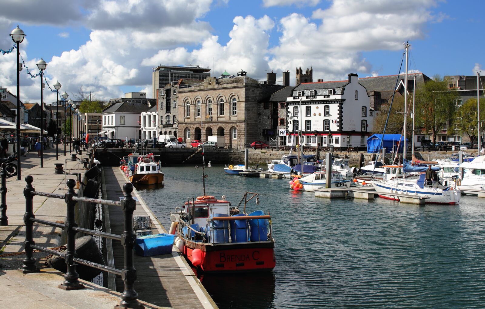 Canon EOS 550D (EOS Rebel T2i / EOS Kiss X4) sample photo. Boats, buildings, canal, clouds photography