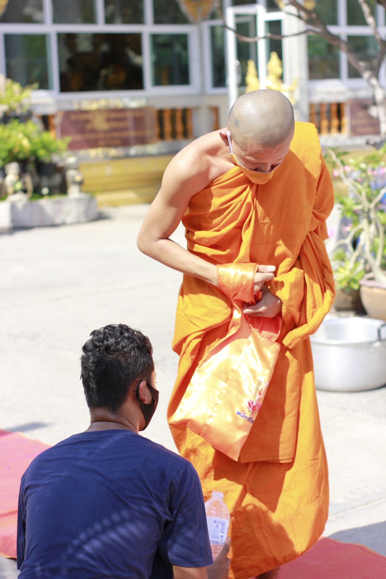 Canon EOS 550D (EOS Rebel T2i / EOS Kiss X4) sample photo. Priest, พระ, monks photography