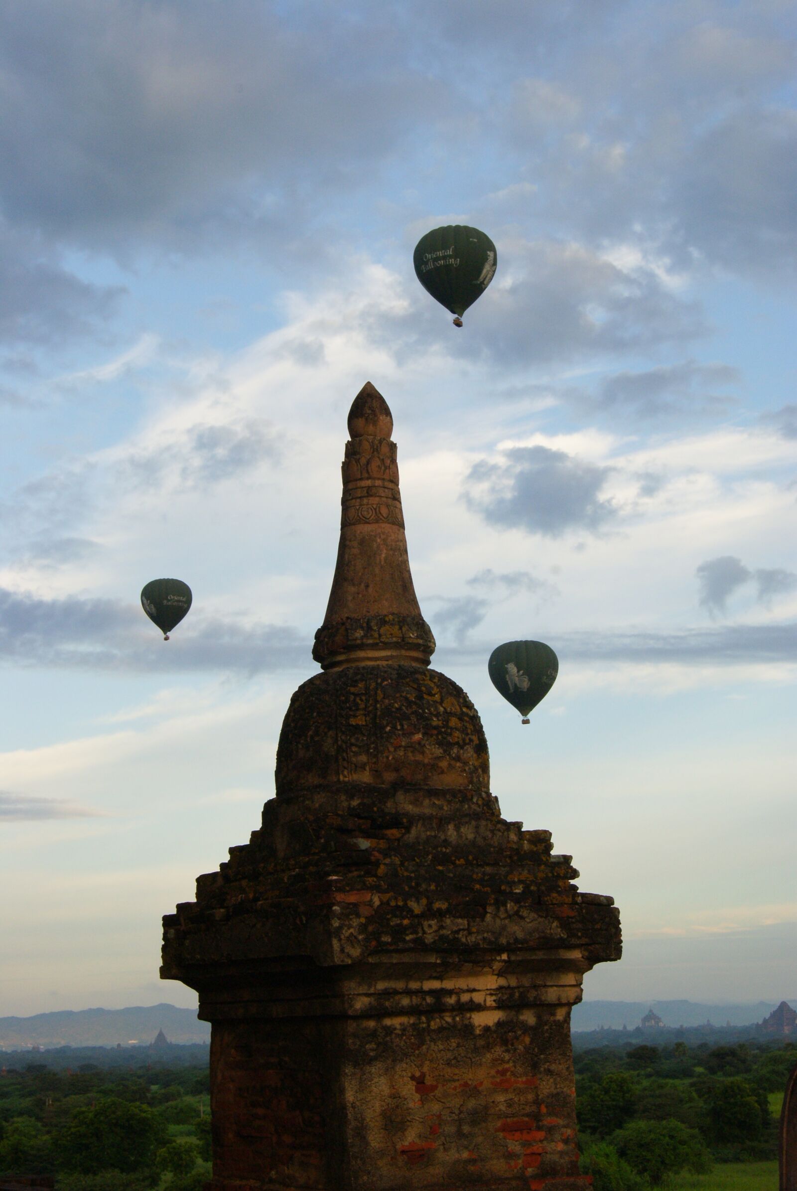 Sony Alpha DSLR-A230 sample photo. Temple, balloon, travel photography