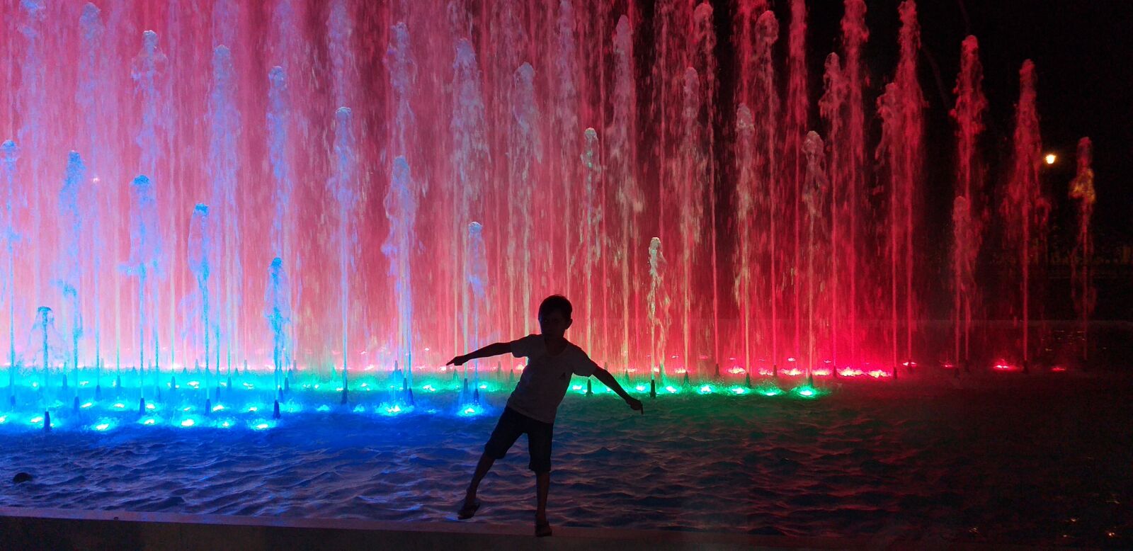 Samsung Galaxy J6+ sample photo. Waters, park, source photography