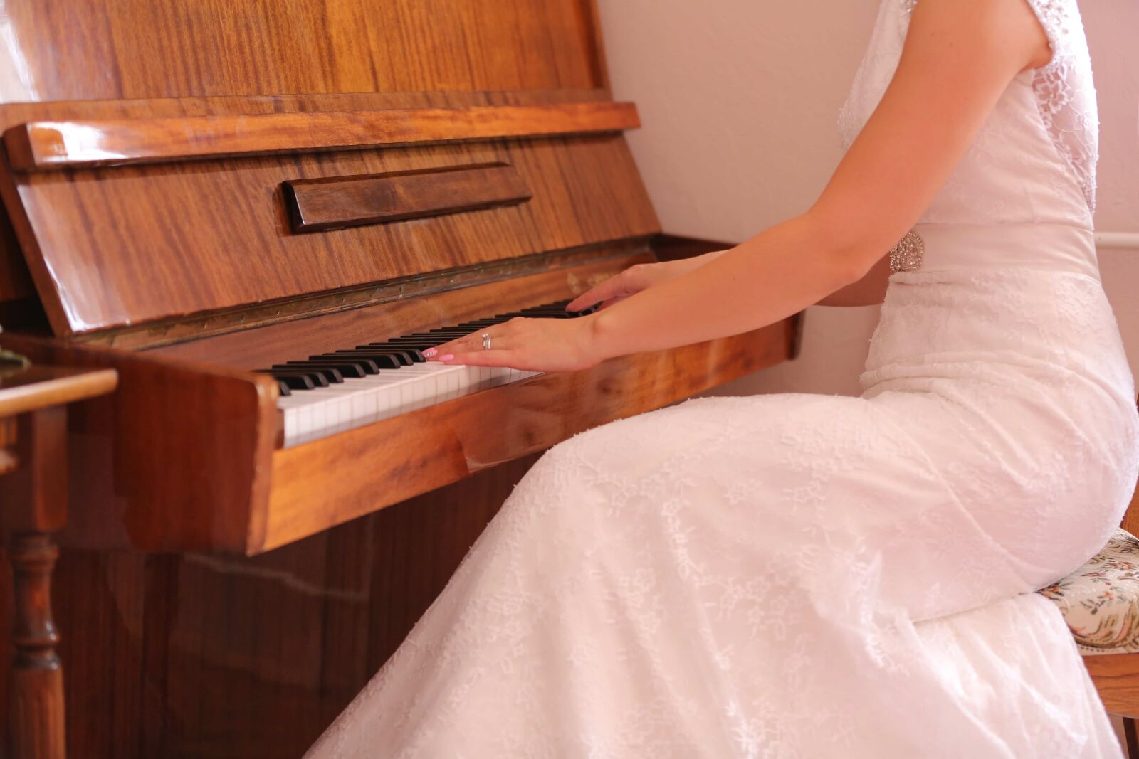 Canon EOS 5D Mark III sample photo. Bride, dress, musician, pianist photography