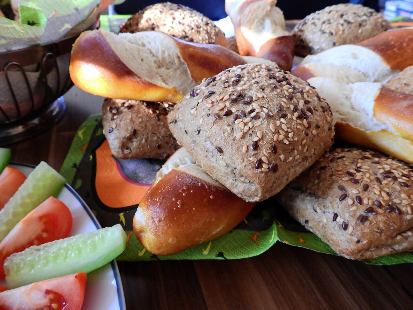 Nikon Coolpix P900 sample photo. Dine, eat, bread photography