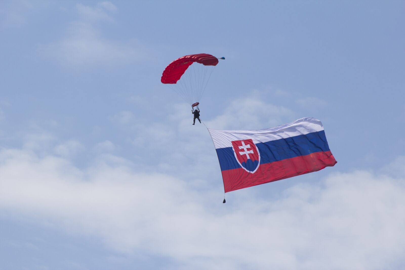 Canon EOS 600D (Rebel EOS T3i / EOS Kiss X5) sample photo. A parachute, a skydiver photography