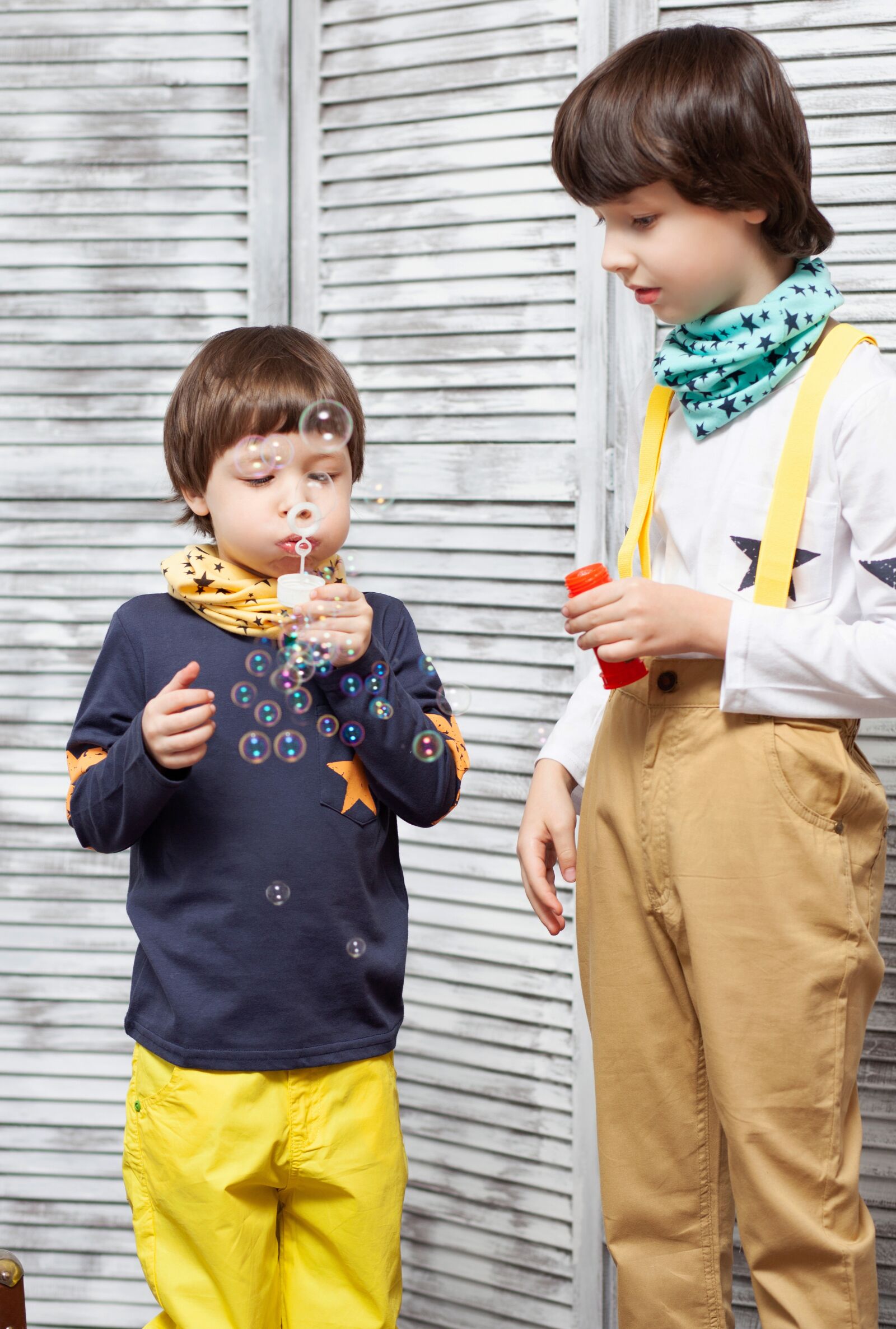 Canon EOS 5D Mark II sample photo. Kids, soap bubbles, brothers photography