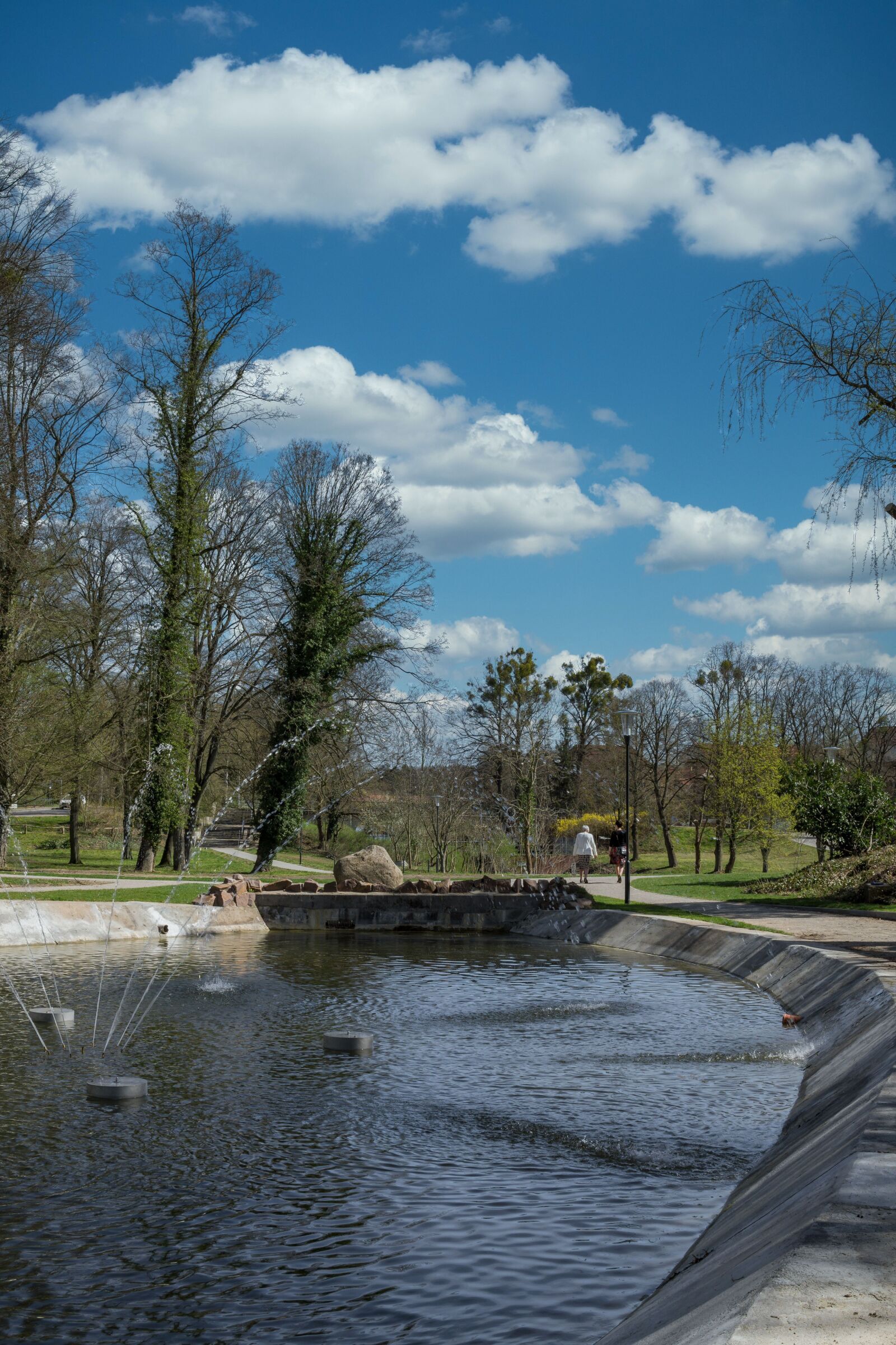 30mm F1.4 DC DN | Contemporary 016 sample photo. Fountain, park, templin photography