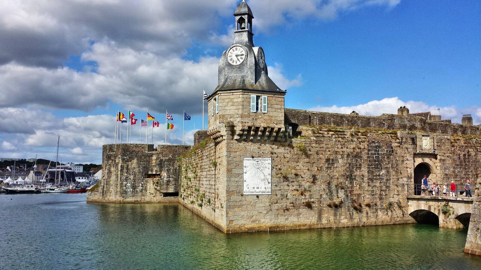 Samsung Galaxy S4 sample photo. Brittany, concarneau, belfry photography
