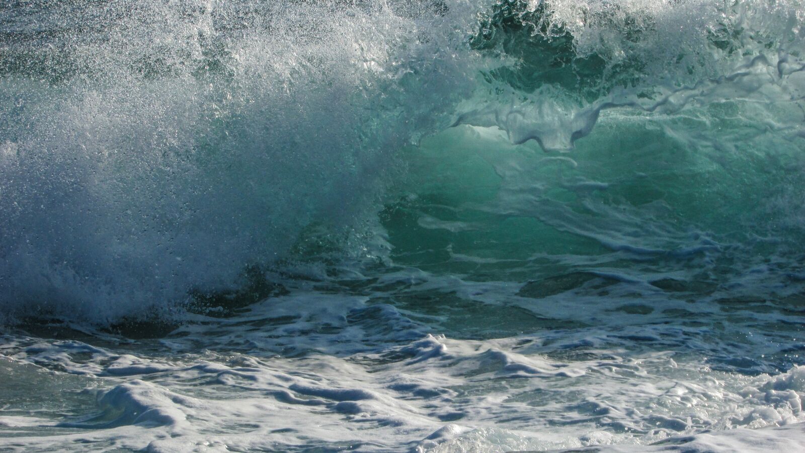 Canon PowerShot SX400 IS sample photo. Waves, foam, spray photography