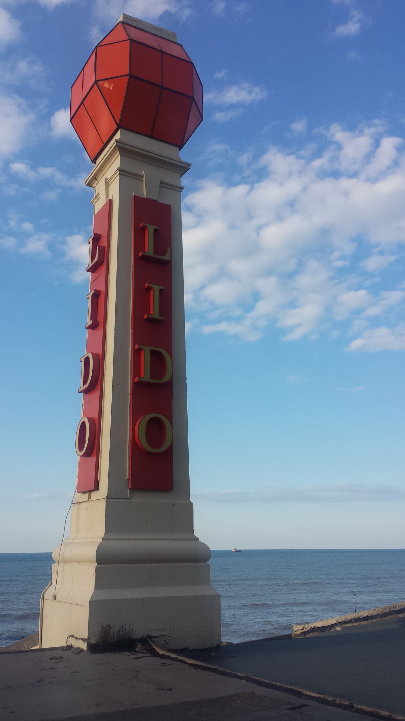 Samsung Galaxy S4 sample photo. Lido, margate, seaside photography