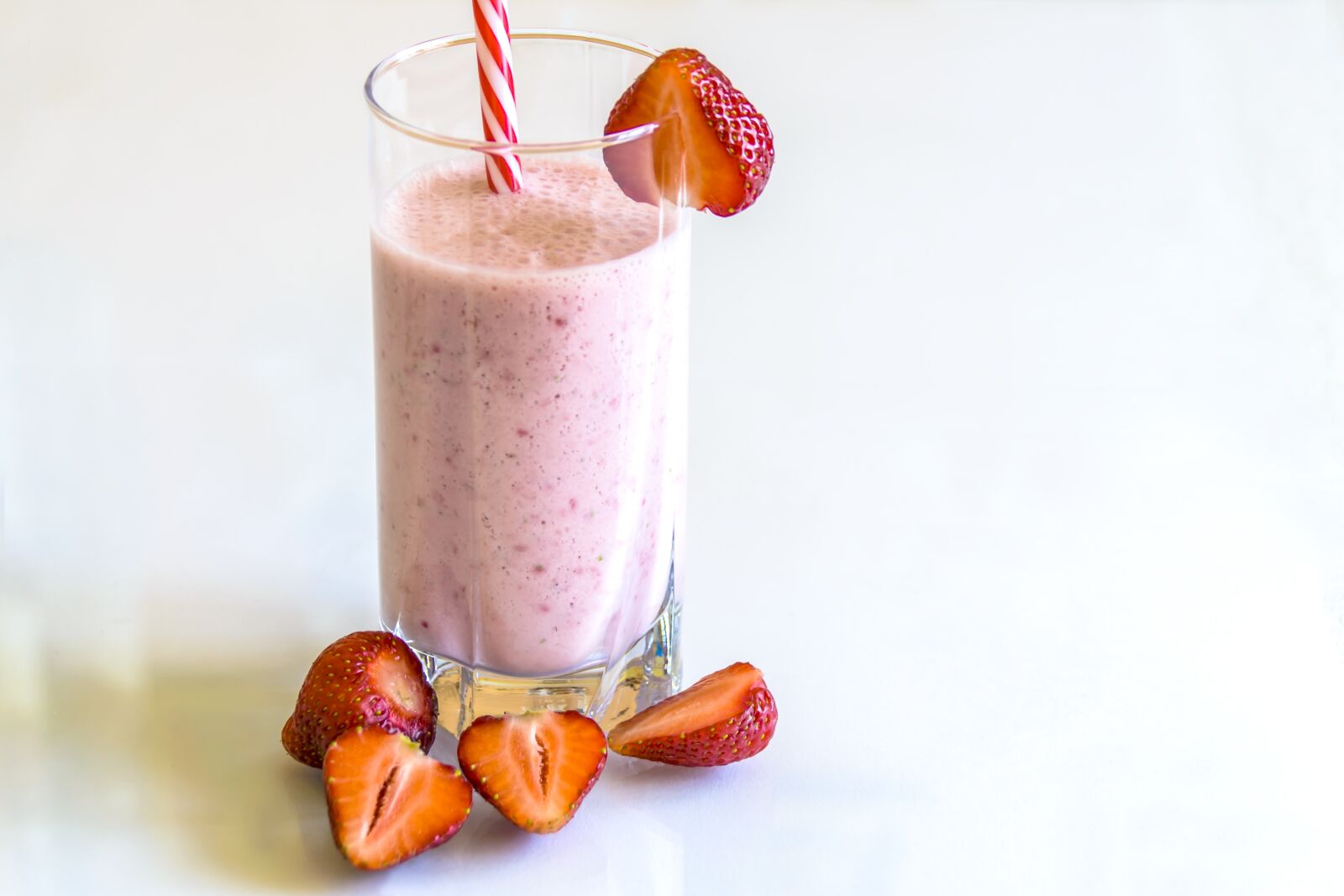 Nikon D3100 sample photo. Strawberry smoothie, kefir, the photography