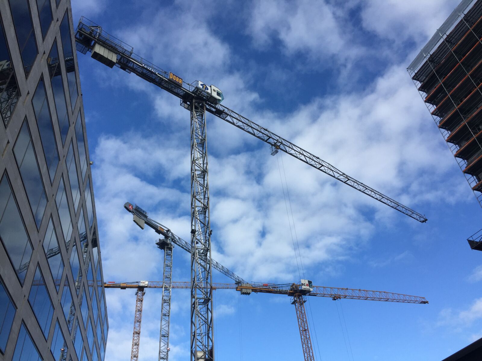 iPhone 6 Plus back camera 4.15mm f/2.2 sample photo. Building, crane, construction photography