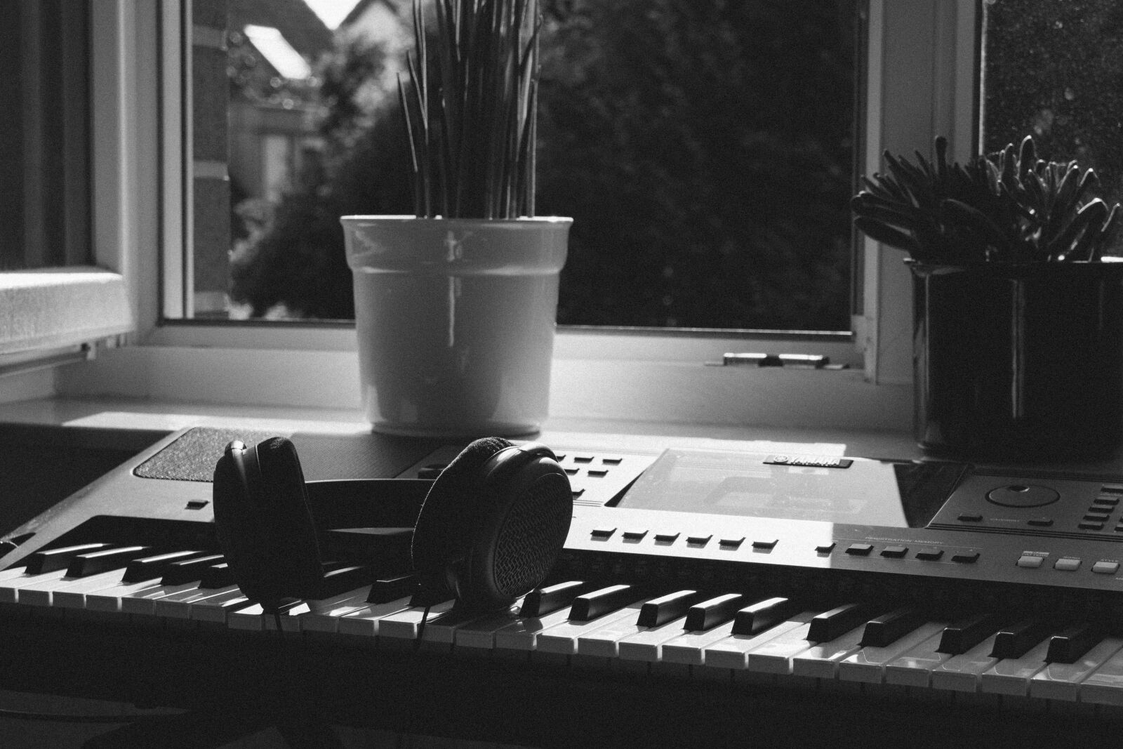 Nikon D3300 sample photo. Headphones, keyboard, piano photography