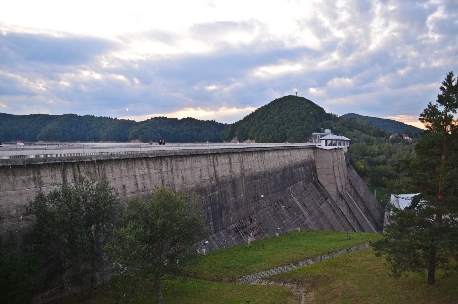 Nikon D5100 sample photo. The firewall, tama, lake photography