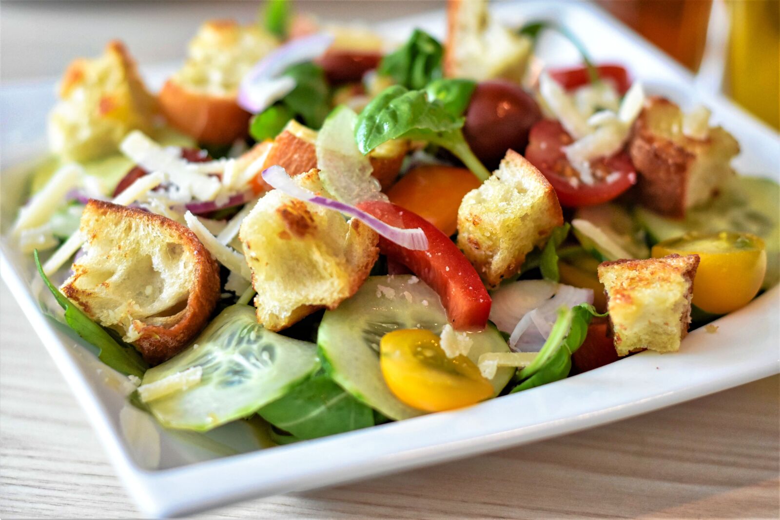 Nikon D7200 sample photo. Salad, bread salad, bread photography