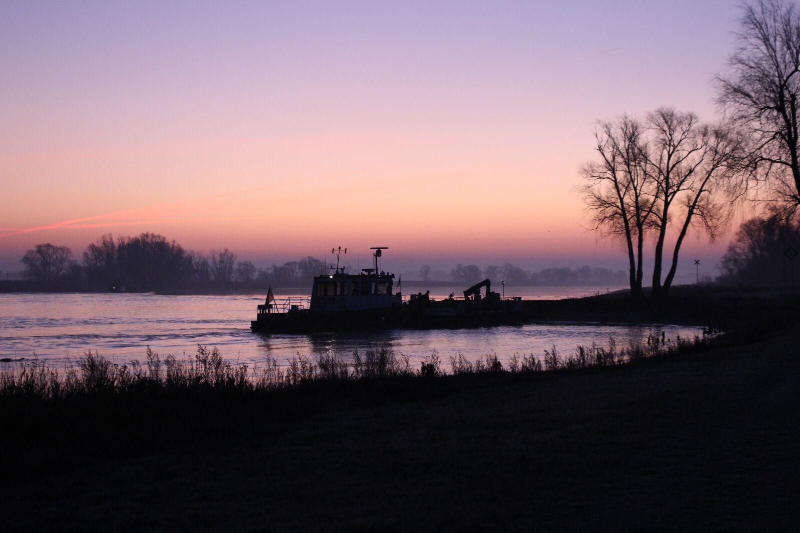 Canon EOS 100D (EOS Rebel SL1 / EOS Kiss X7) sample photo. Ship, elbe, landscape photography