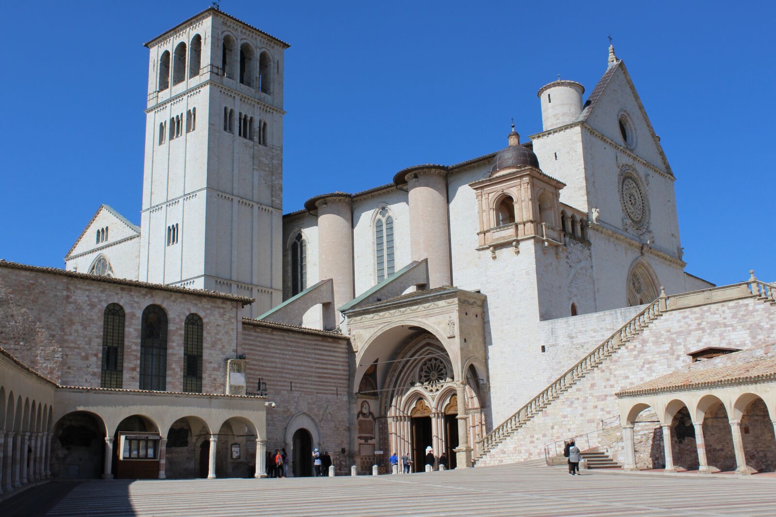 Canon EOS 1200D (EOS Rebel T5 / EOS Kiss X70 / EOS Hi) sample photo. Umbria, assisi, basilica photography