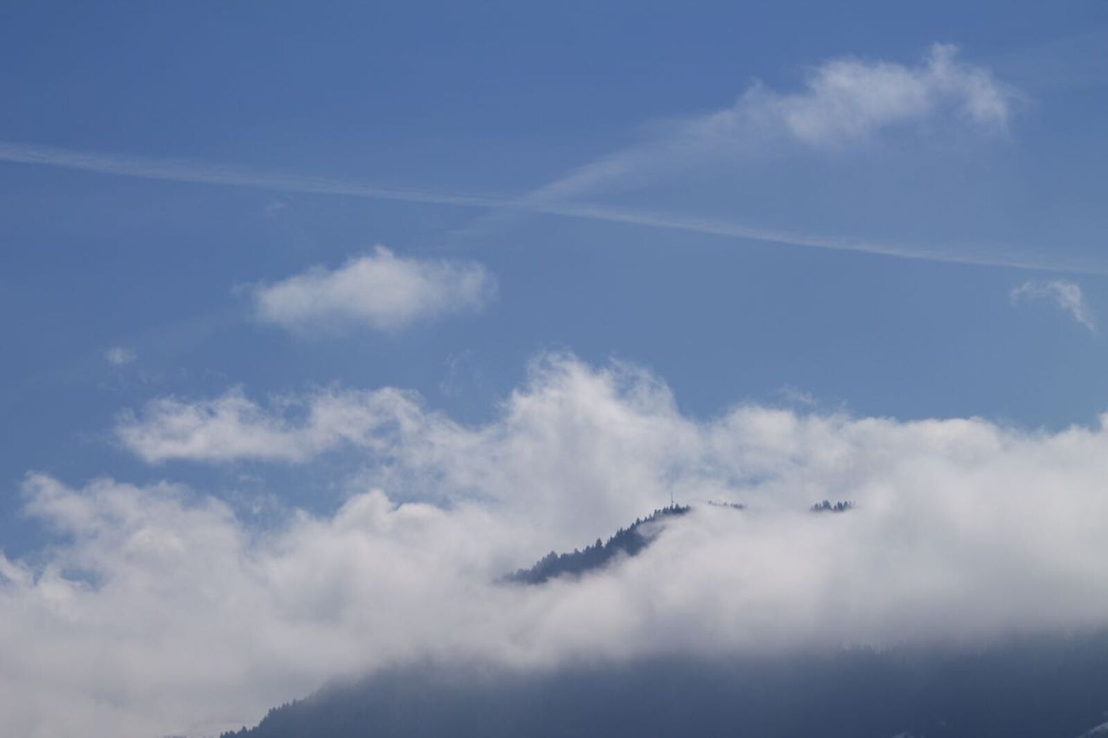 Canon EOS 1100D (EOS Rebel T3 / EOS Kiss X50) sample photo. Cloud, clouds, horizon, mountain photography