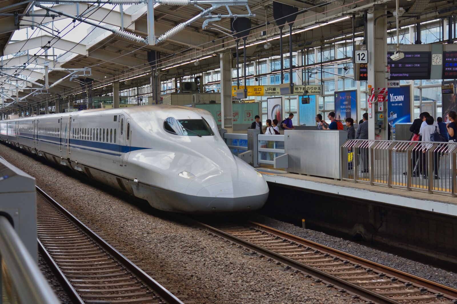 Nikon D7200 sample photo. Japan, shinkansen, railway station photography