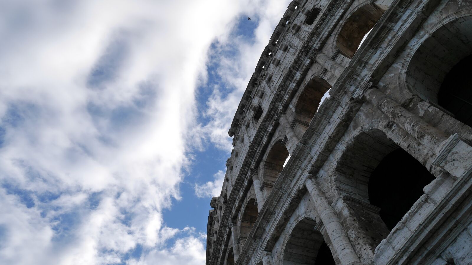 Panasonic Lumix DMC-GF7 sample photo. Roma, sky, colosseum photography