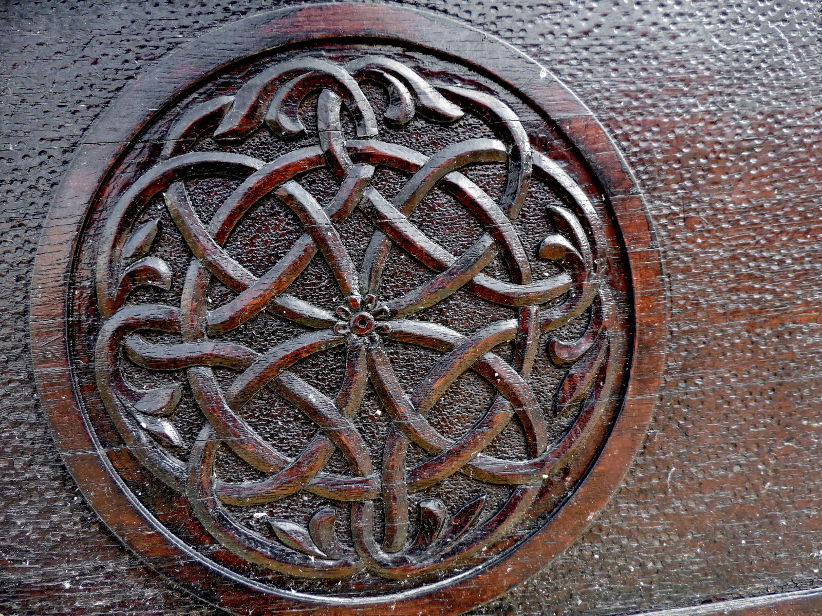 Nikon Coolpix P520 sample photo. Arabesque, carving, handmade, ornament photography