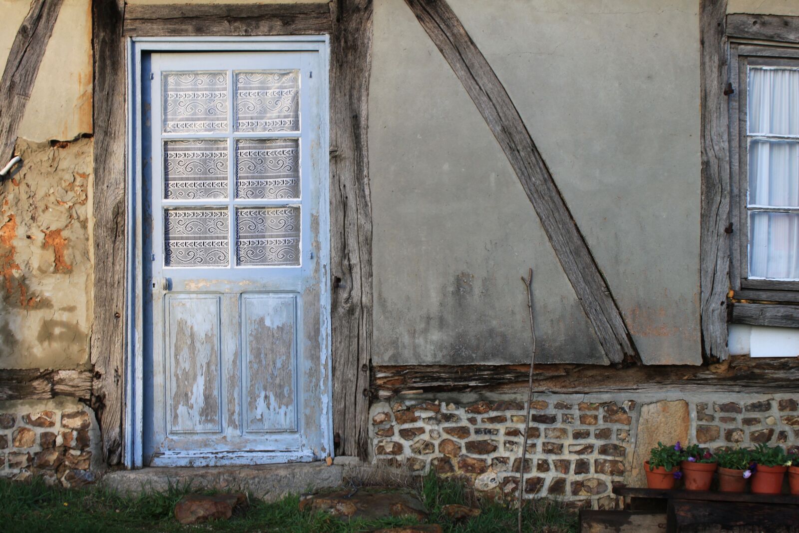 Canon EOS 500D (EOS Rebel T1i / EOS Kiss X3) sample photo. Door, house, blue photography